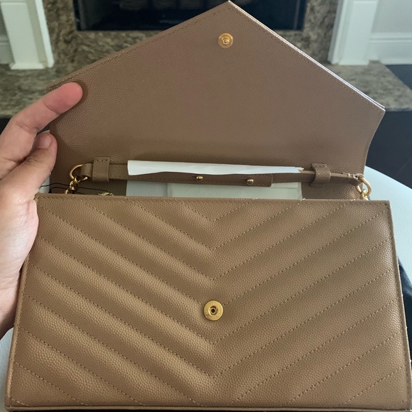 Saint Lauren Monogram Medium Wallet on Chain - Picture 8 of 13